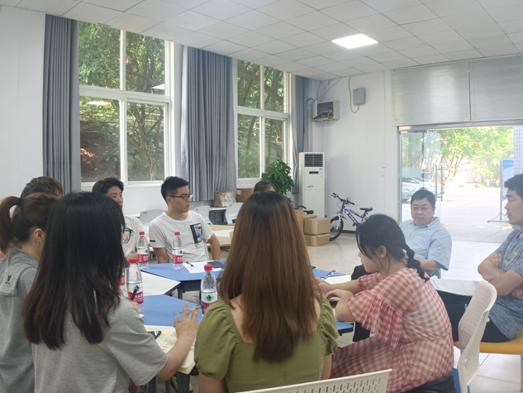 特设党支部书记王德印老师和188ap