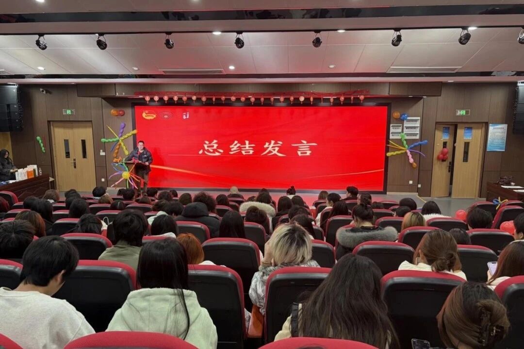团总支书记周小杰老师