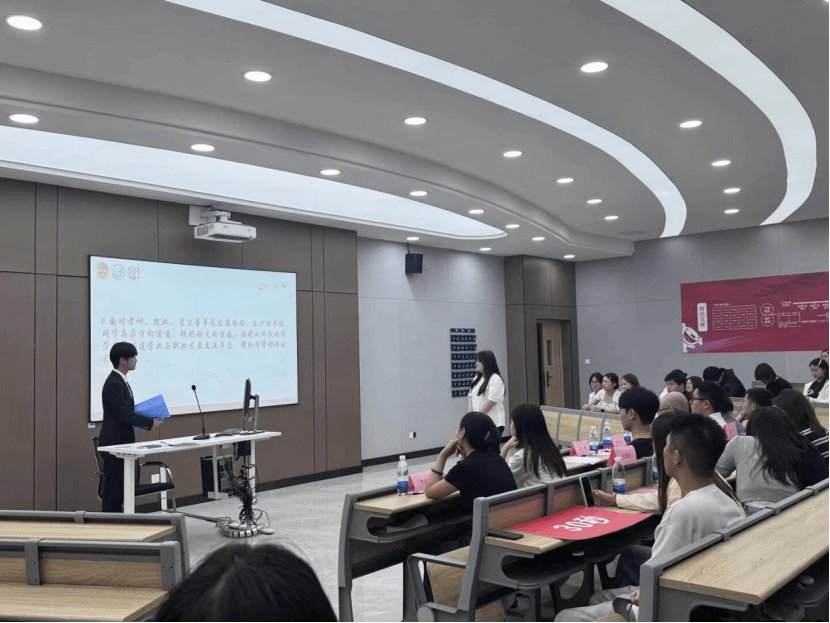 持续增强团组织的政治性